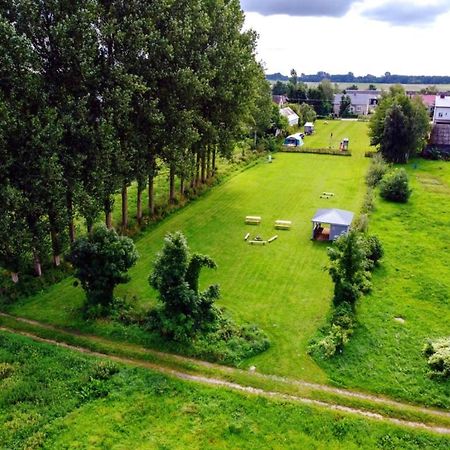 Hôtel Wilcza Nora - Pole Biwakowe à Dolistowo Nowe Extérieur photo